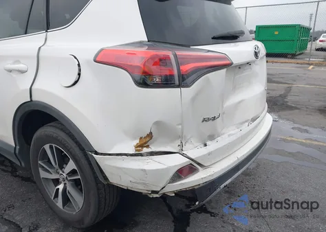2017 Toyota Rav4 Xle z USA, uszkodzony, nr VIN 2T3WFREV5HW404324